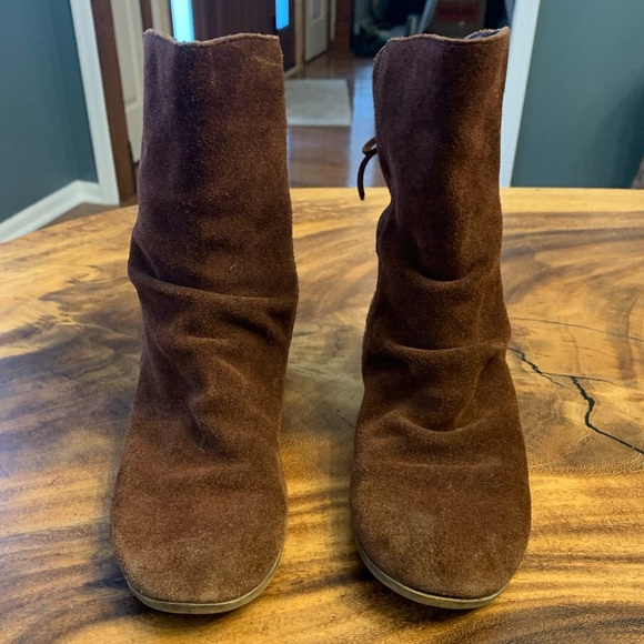 Suede Moccasin style booties - Picture 2 of 7